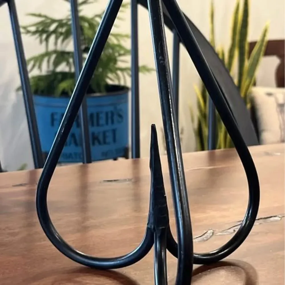 Candle holder Handmade wrought iron. Unique: heart shaped tripod Valentines